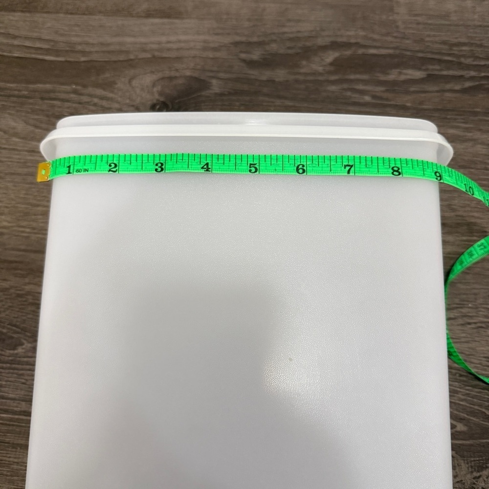 Vintage Tupperware 1588-1 Large Cereal Keeper with Green Lid - Picture 7 of 8